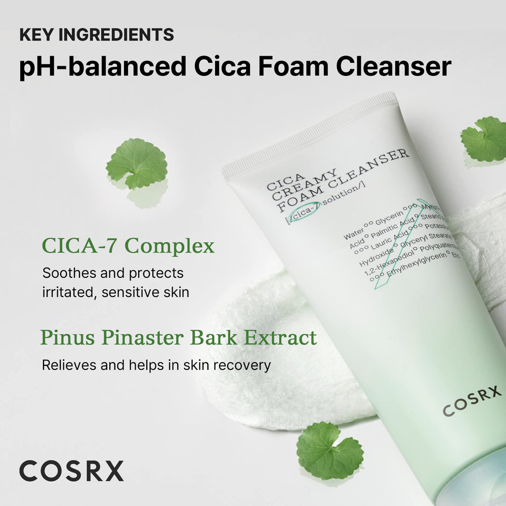 COSRX Pure Fit Cica Foam Cleanser aplicada en la mano, espuma que limpia sin irritar.