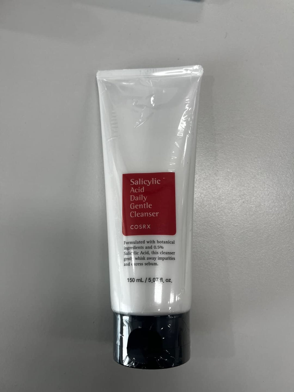COSRX espumoso limpiador facial suave, textura cremosa para uso diario.