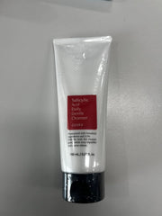 COSRX espumoso limpiador facial suave, textura cremosa para uso diario.