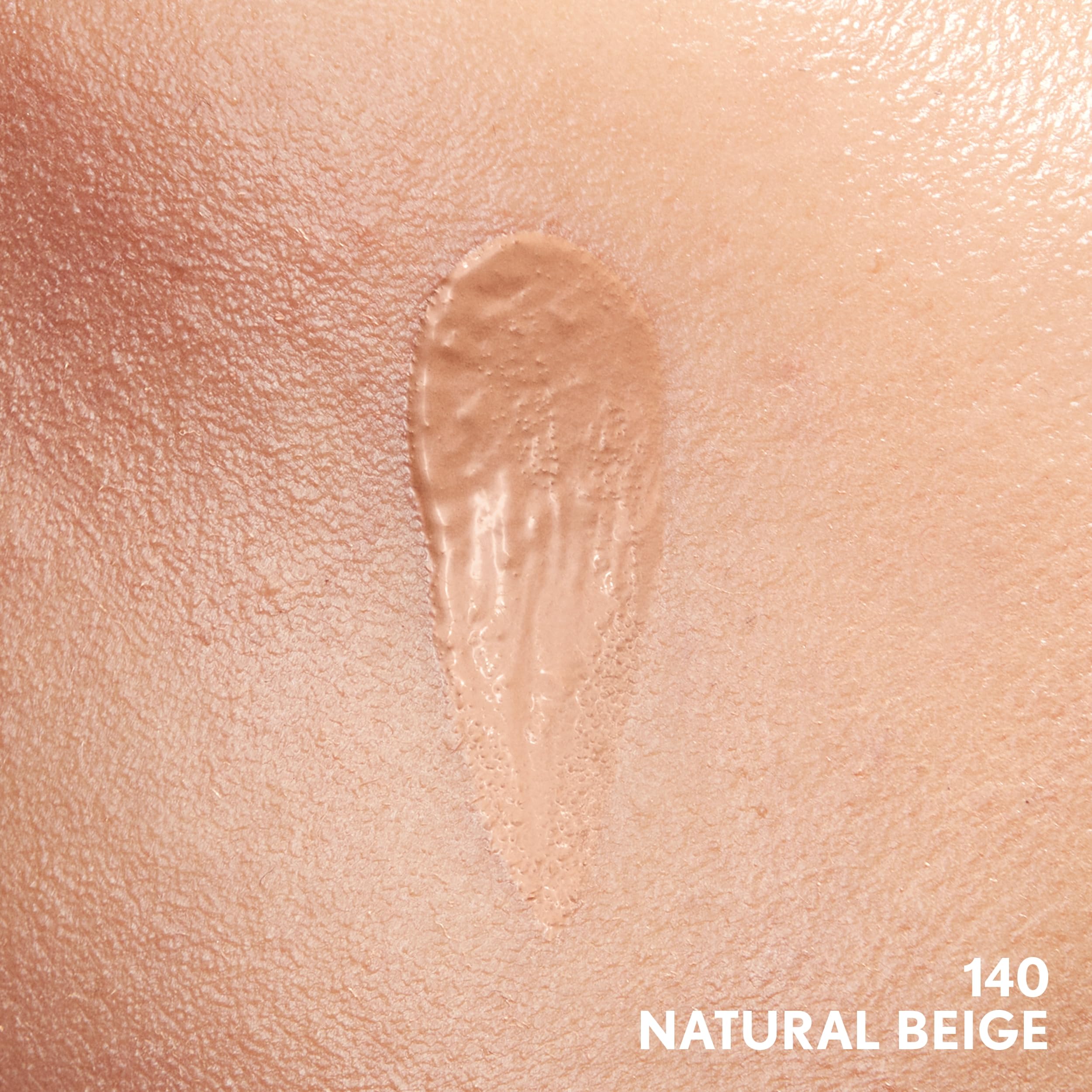 COVERGIRL Base Invisible, muestra de tono natural en piel.