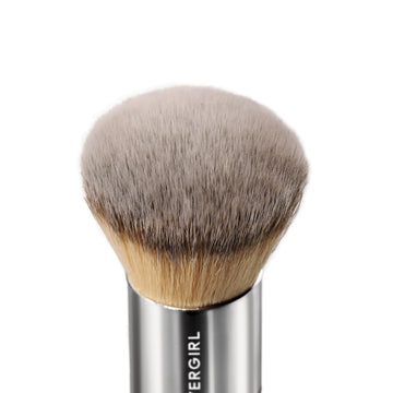 Brocha CoverGirl para aplicación uniforme sin rayas en bases cremosas.