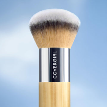 Brocha CoverGirl con puntas sintéticas veganas para acabado suave.