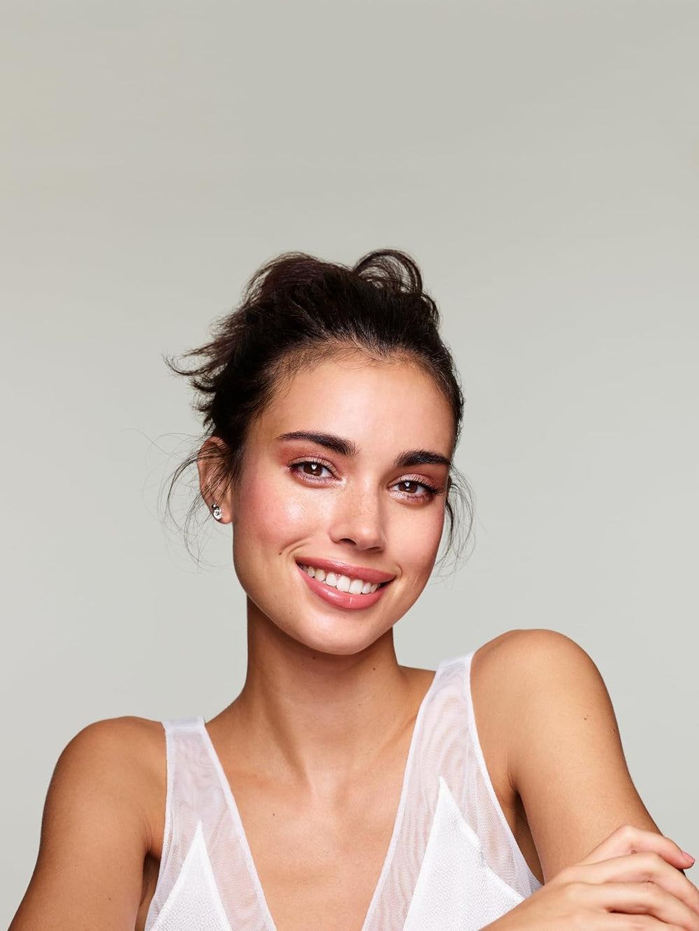 COVERGIRL Classic Color Blush Soft Mink aplicación en pómulos para definición