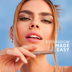 CoverGirl Clean Eye Color Icy Frost – acabado irisado que realza la mirada todo el día.