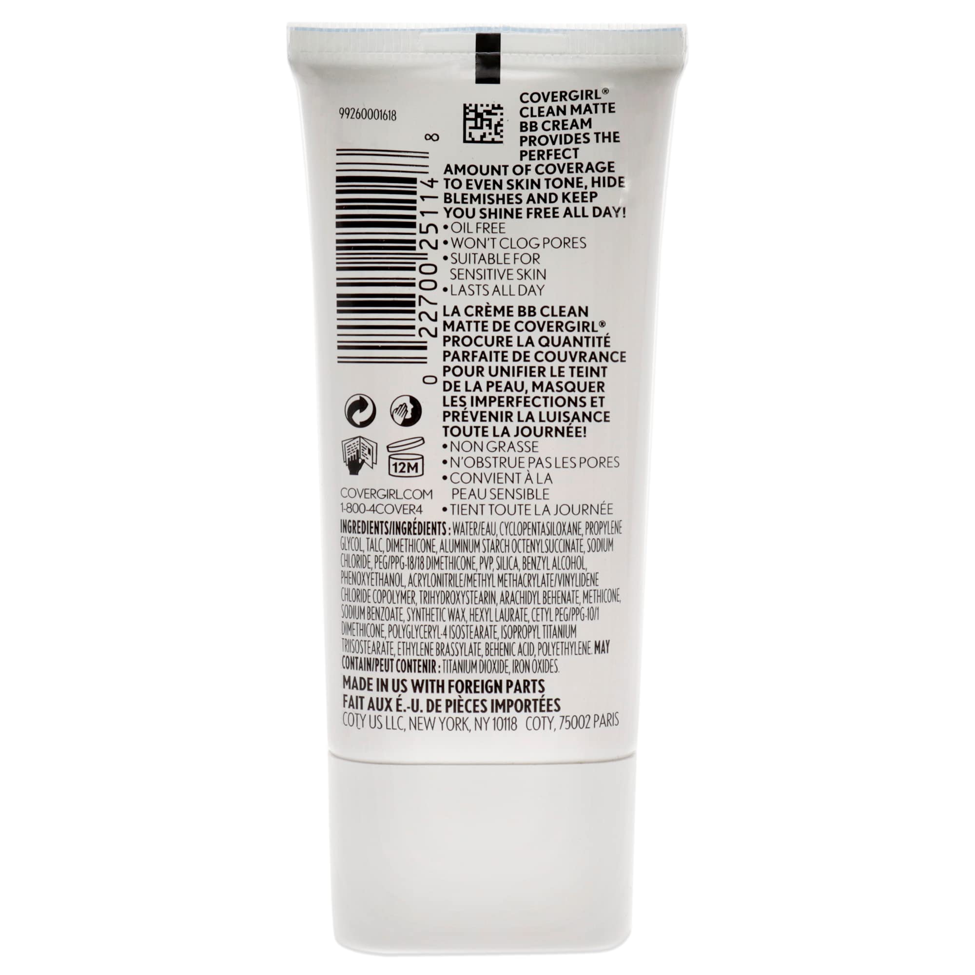 Aplicación de COVERGIRL Clean Matte BB Cream para tono uniforme sin brillos.