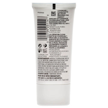 Aplicación de COVERGIRL Clean Matte BB Cream para tono uniforme sin brillos.