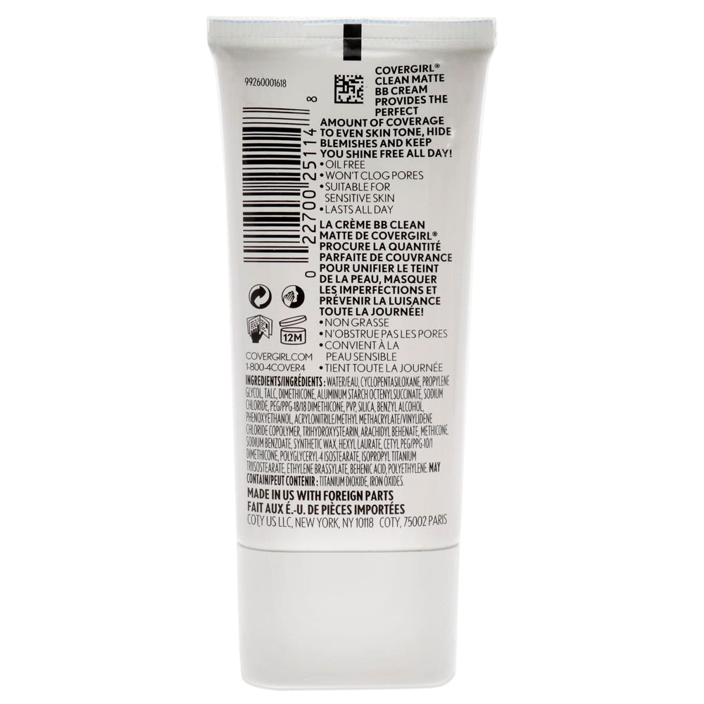 Aplicación de COVERGIRL Clean Matte BB Cream para tono uniforme sin brillos.