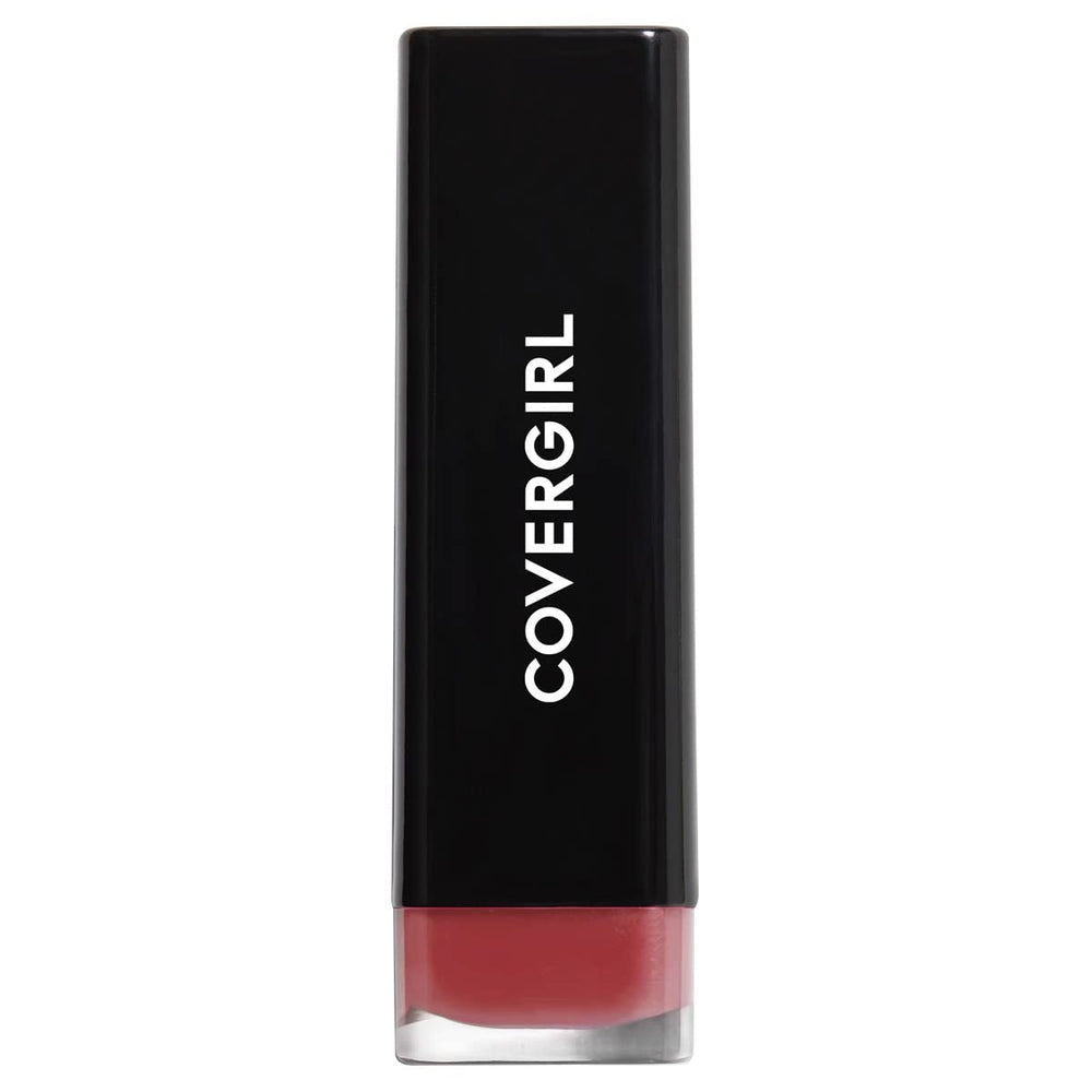 Aplicación suave de COVERGIRL Exhibitionist Lipstick Cream HOT 305 en labios