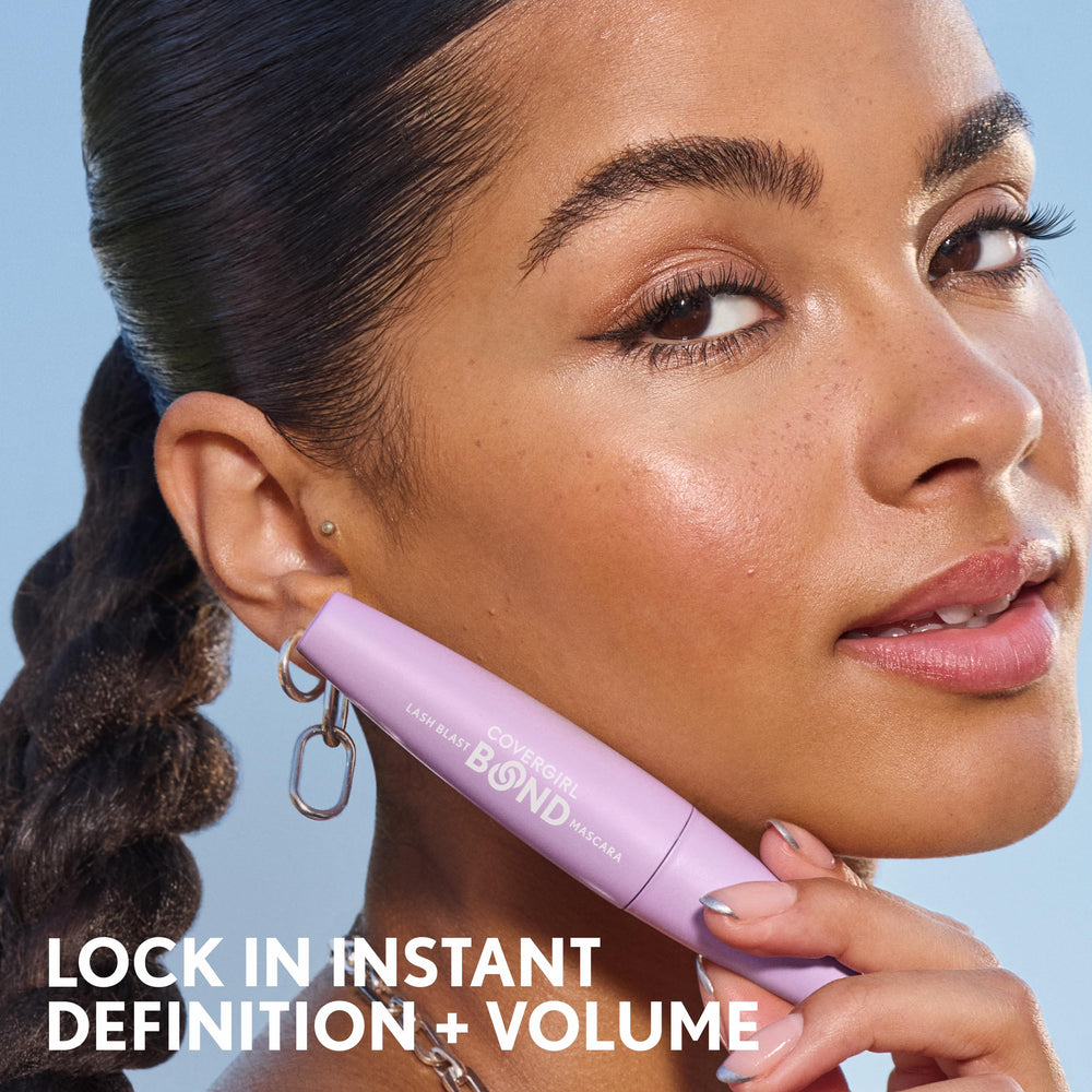 CoverGirl Lash Blast Bond ayuda a nutrir y acondicionar las pestañas con uso diario.