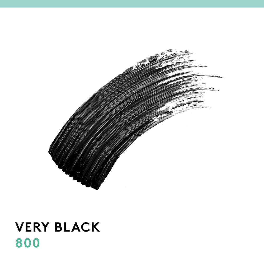 Rímel COVERGIRL Lash Blast Clean con volumen y definición visibles en cada pestaña.