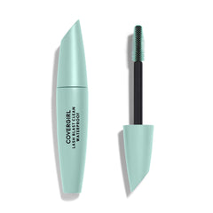 CoverGirl Lash Blast Mascara muestra volumen intenso para pestañas definidas.