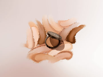 CoverGirl polvo compacto invisible ayuda a controlar el brillo sin recargar la piel.