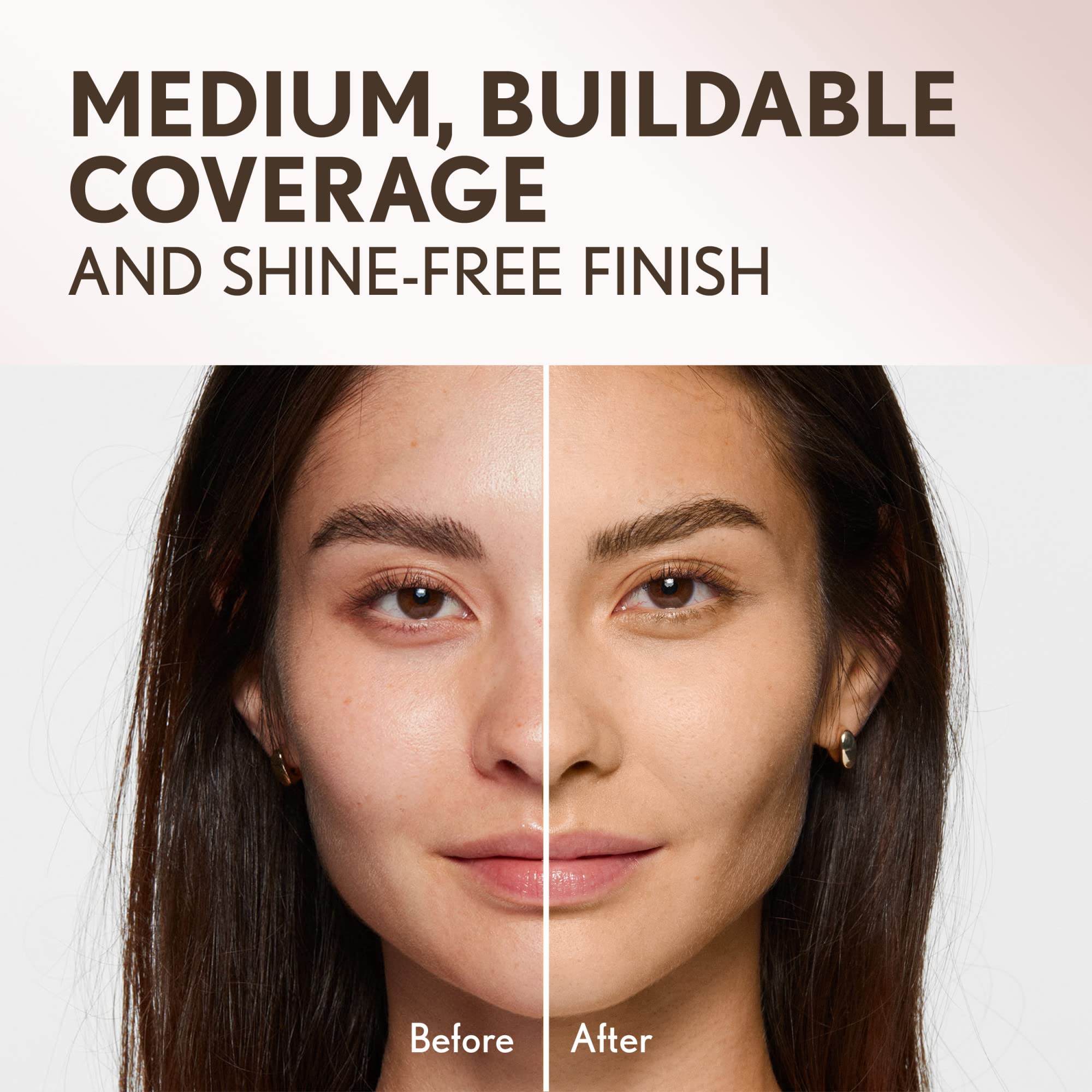 CoverGirl polvo compacto invisible con espejo integrado para retoques discretos.
