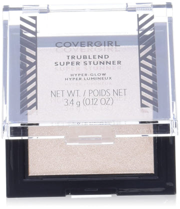 COVERGIRL TruBlend Pearl Crush aplicado con brocha para brillo notable.