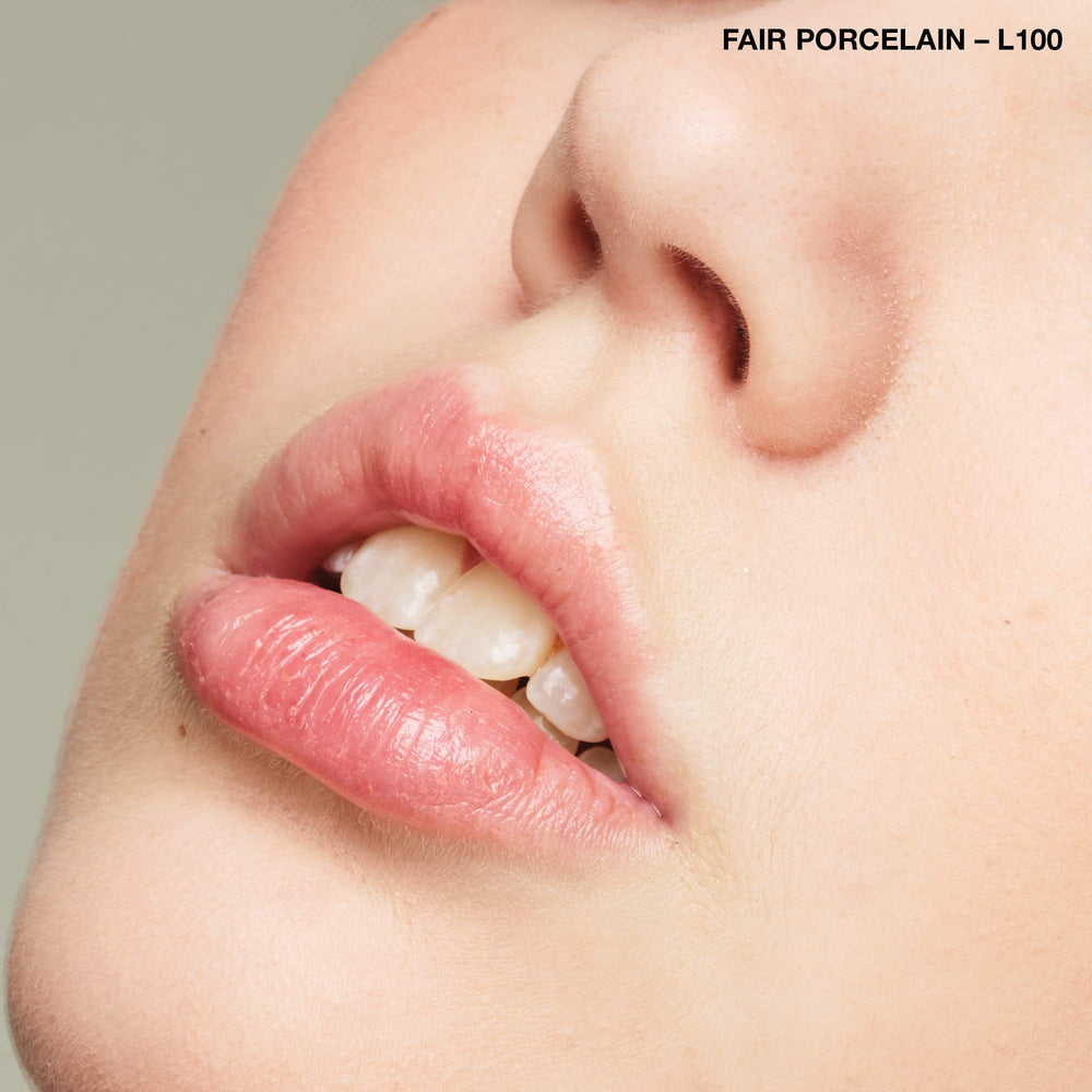 Cobertura total de CoverGirl TruBlend Undercover que disimula imperfecciones.
