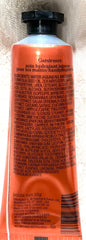 Crabtree & Evelyn, crema para manos; enfoque en empaque, aroma herbáceo para uso diario.