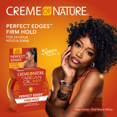 Aplicación de Creme of Nature Bordes Perfectos con los dedos para definición precisa.