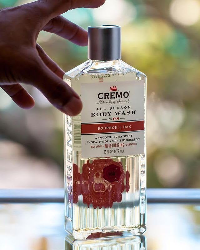 Cremo All Season Bourbon Oak: notas especiadas que evocan un aroma cálido durante la ducha.