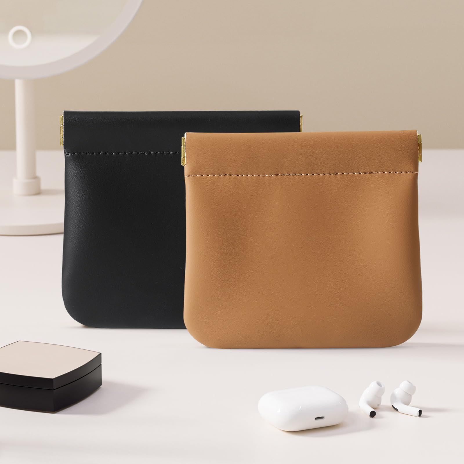 Diseño multifuncional para labios, audífonos, joyas y monedas en un solo estuche.
