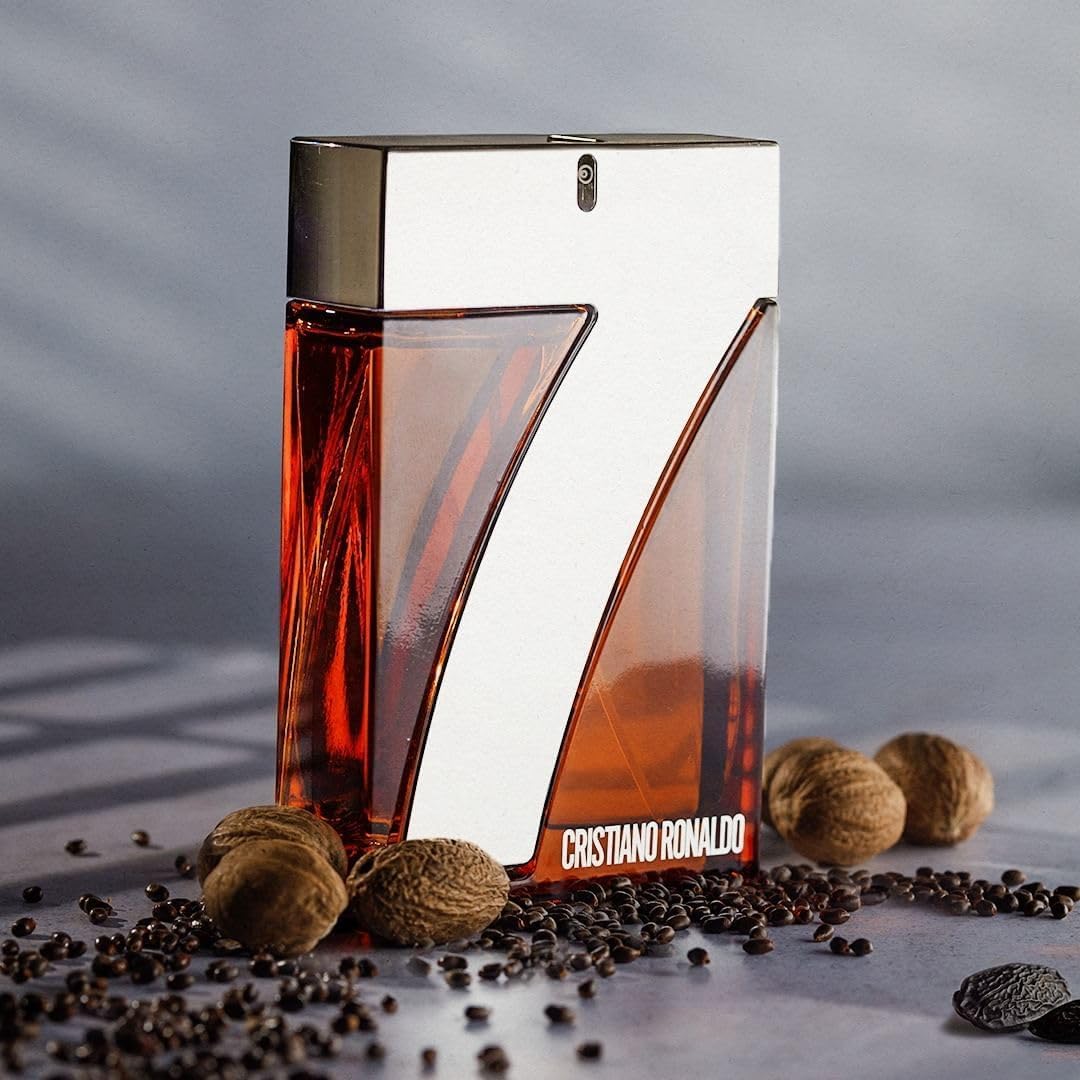 CRISTIANO RONALDO Fearless primer plano de la botella, aroma amaderado suave.