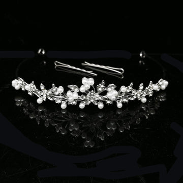 Detalle de pedrería brillante en CrownFan para look deslumbrante