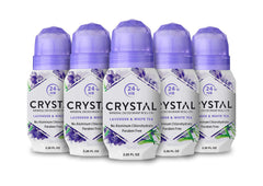 Crystal Essence desodorante mineral roll-on lavanda y té blanco: botella para uso diario con aroma suave.