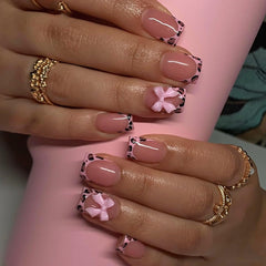 CTTHNBD uñas frances leopard con lazo rosa para un look elegante y rápido