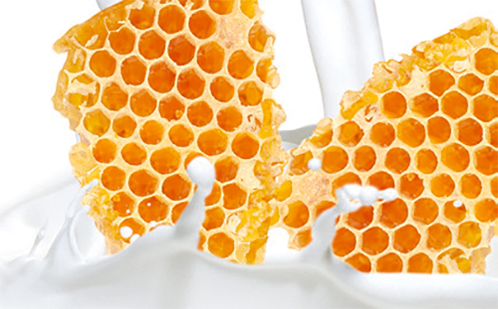 Cuccio Naturale aceite de semilla de girasol para nutrición de la piel.