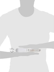 Cuccio Naturale, mango ergonómico para agarre cómodo y control preciso durante la pedicura.