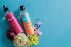 Aplicación de viaje para el gel diosa de curls que mantiene rizos definidos