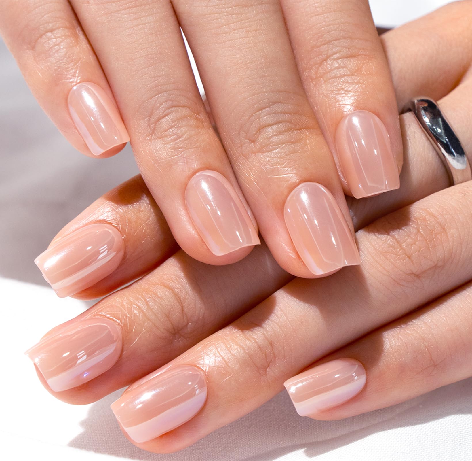 Uñas CurvLife de cobertura total, diseño elegante para look completo.