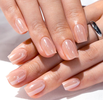 Uñas CurvLife de cobertura total, diseño elegante para look completo.
