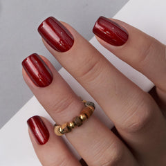 Curvlife uñas gel con diseño gris rojo, estilo elegante para eventos.