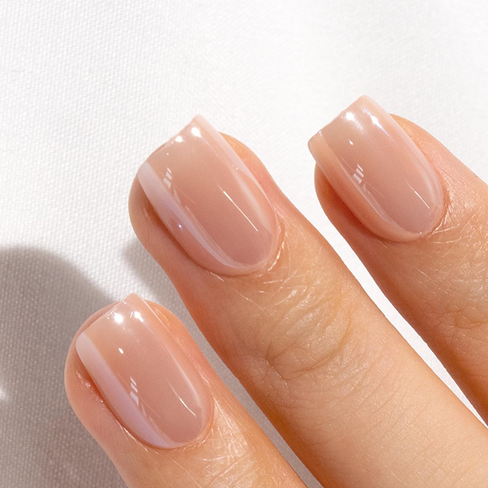 Uñas reutilizables y fáciles de cambiar para distintos looks.