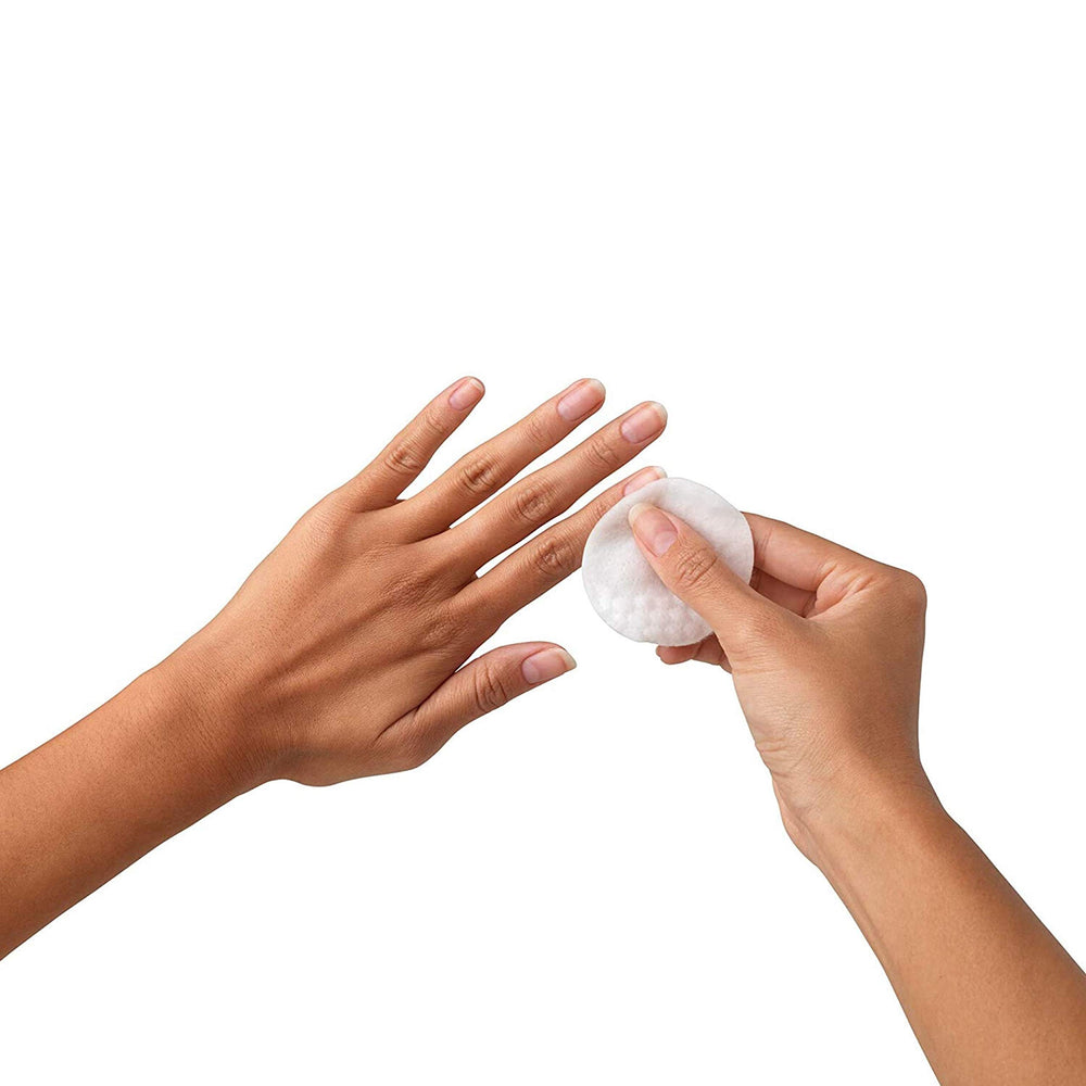 Cutex vitamina E mejora la salud de uñas al retirar esmalte.