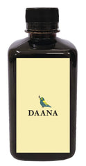 DAANA Neem Oil: gota de aceite en palma para hidratar