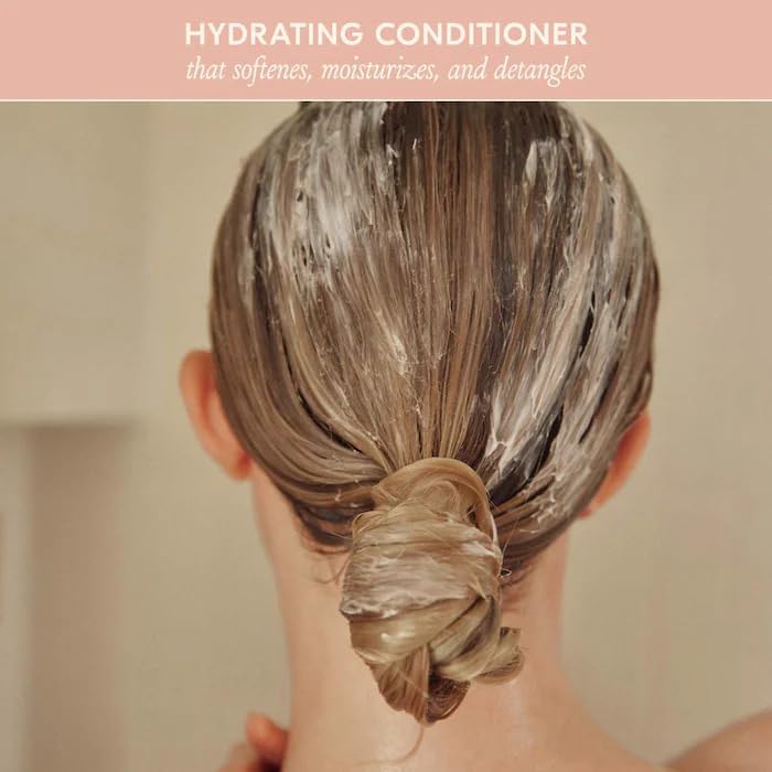 DAE Signature Conditioner ayuda a controlar el frizz para un peinado más definido.