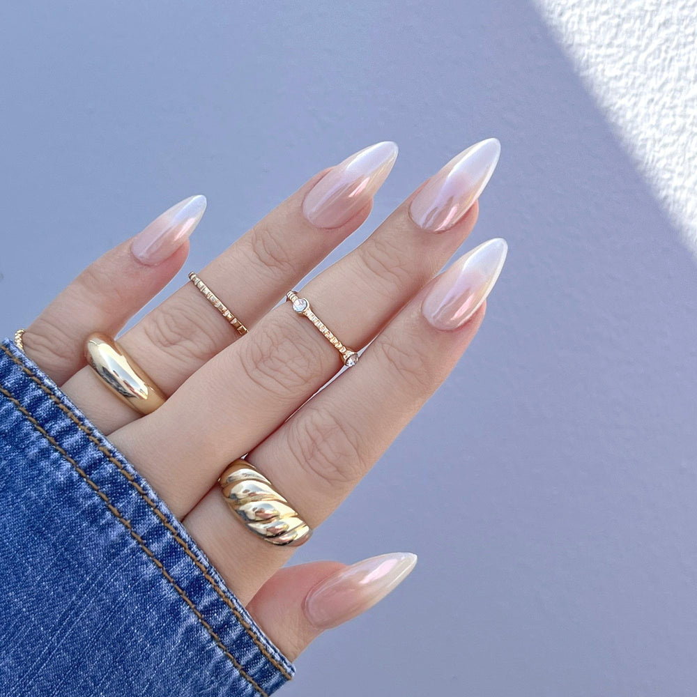 Application des poudres chrome sur ongles avec le gel base Daily Charme