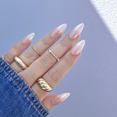 Application des poudres chrome sur ongles avec le gel base Daily Charme