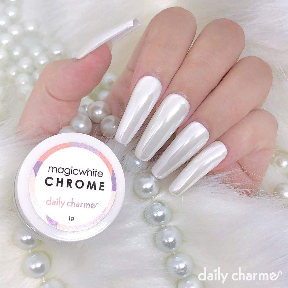 Daily Charme Magic White Nail Chrome Powder: acabado perlado tono donas glaseadas para uñas modernas.