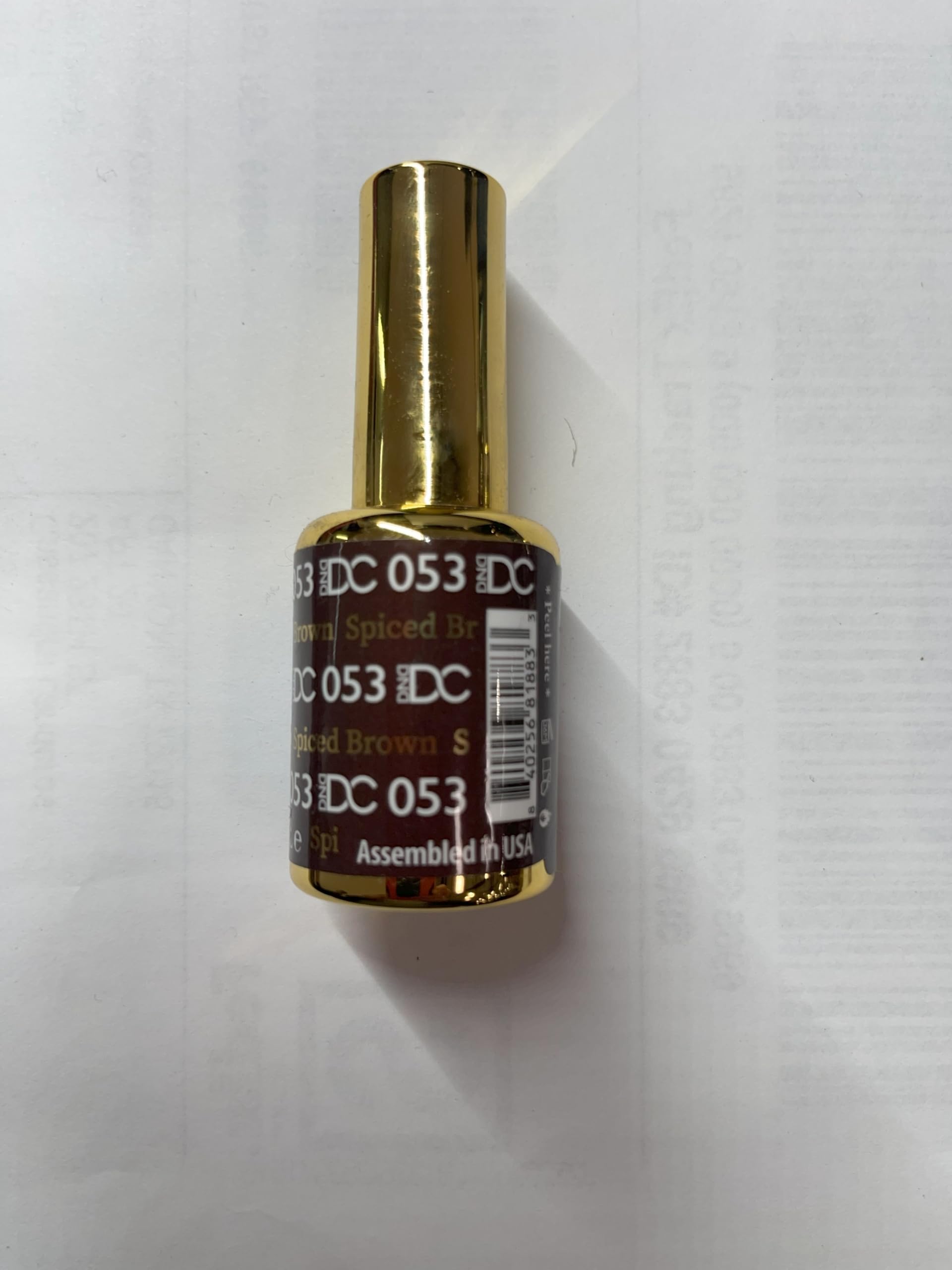 DAISY DND textura cremosa del esmalte para aplicación suave.