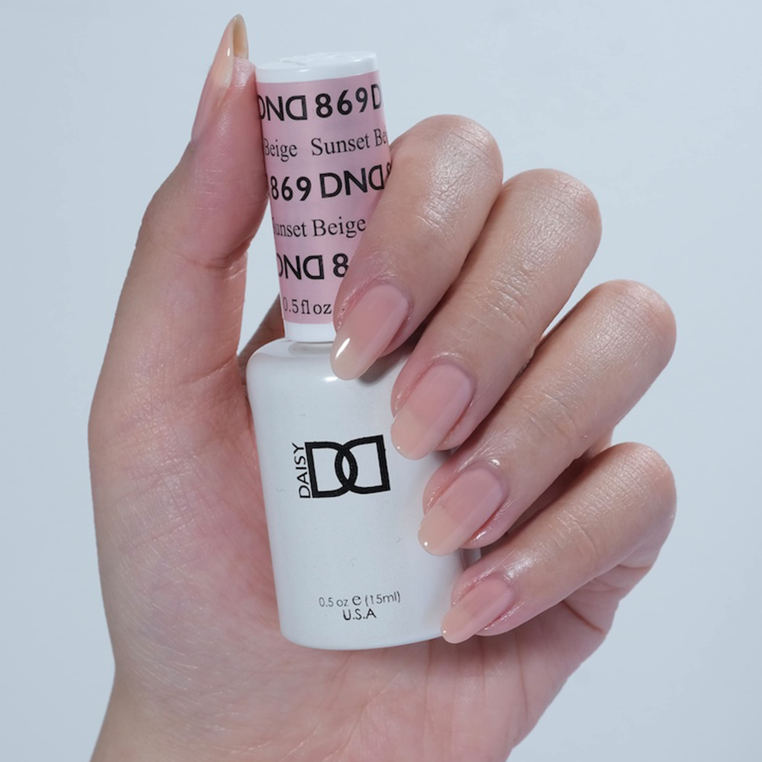 DAISY DND Sunset Beige laca de uñas en frasco, acabado claro.