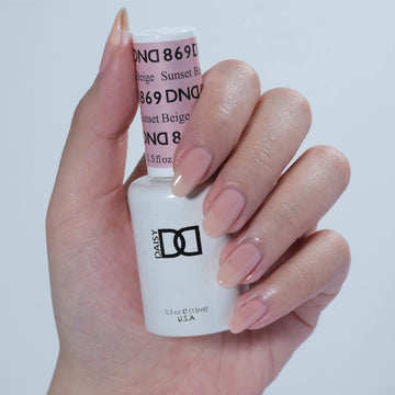 DAISY DND Sunset Beige laca de uñas en frasco, acabado claro.