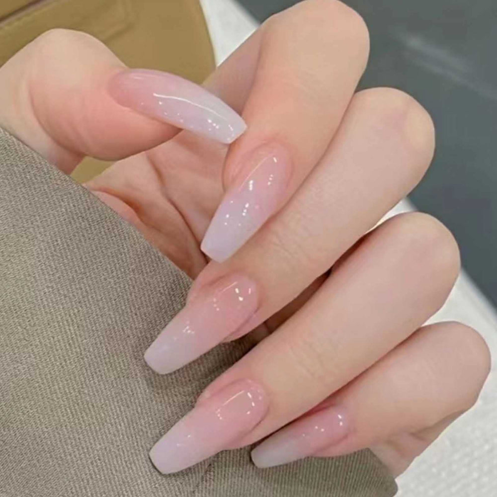 Uñas postizas DANMANR de presión, cuadradas en tono rosa natural, para un acabado elegante.