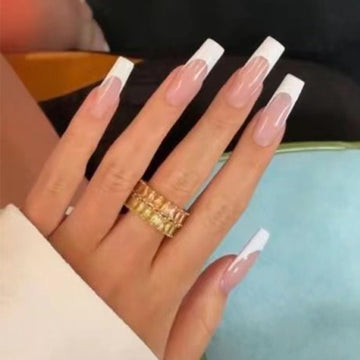 Uñas DANMANR de presión cuadradas francesas blancas para un look elegante y duradero.
