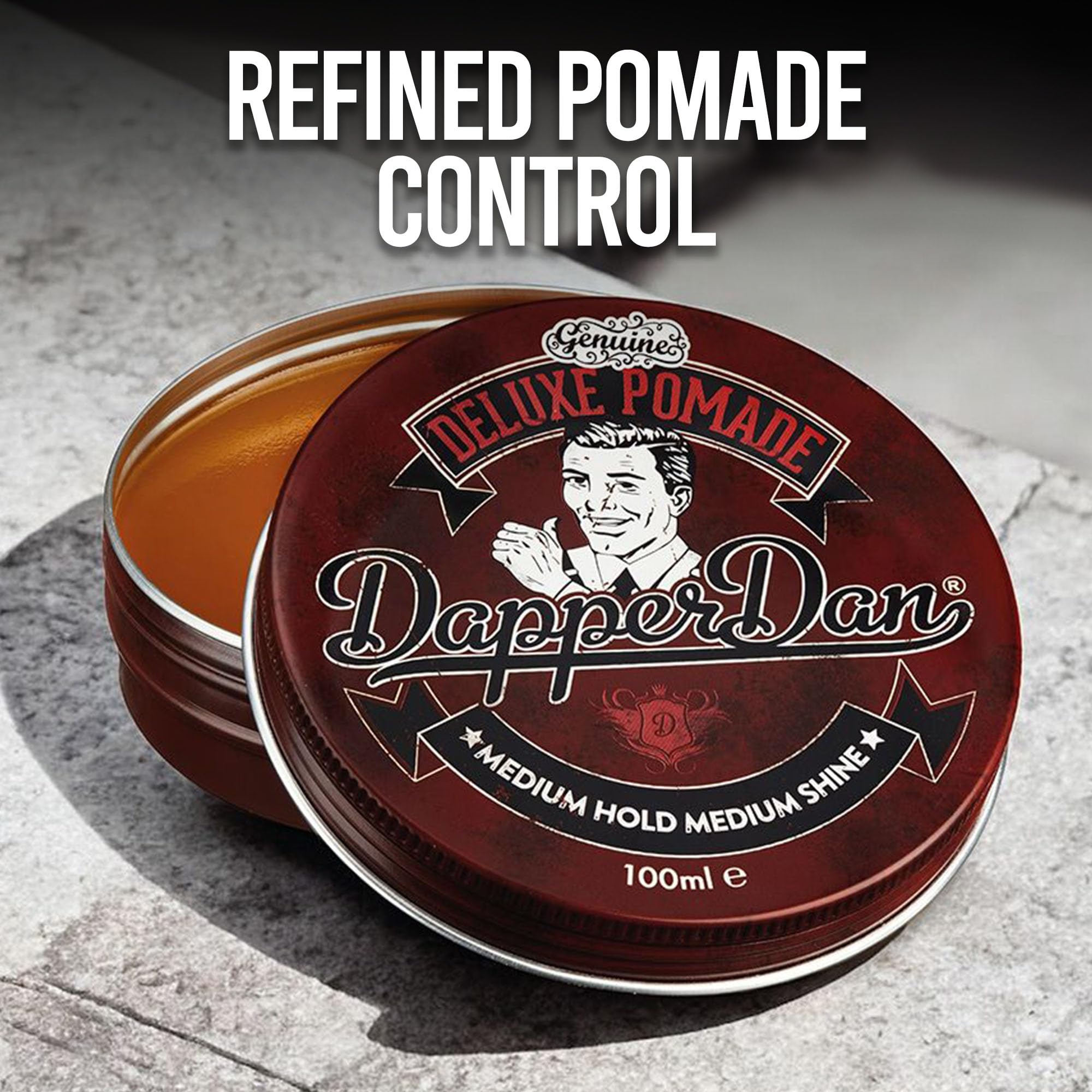 Brillo natural logrado con Deluxe Pomade en cabello corto