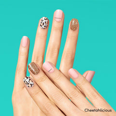Dashing Diva Cheetahlicious: diseño chic para un look de uñas duradero.