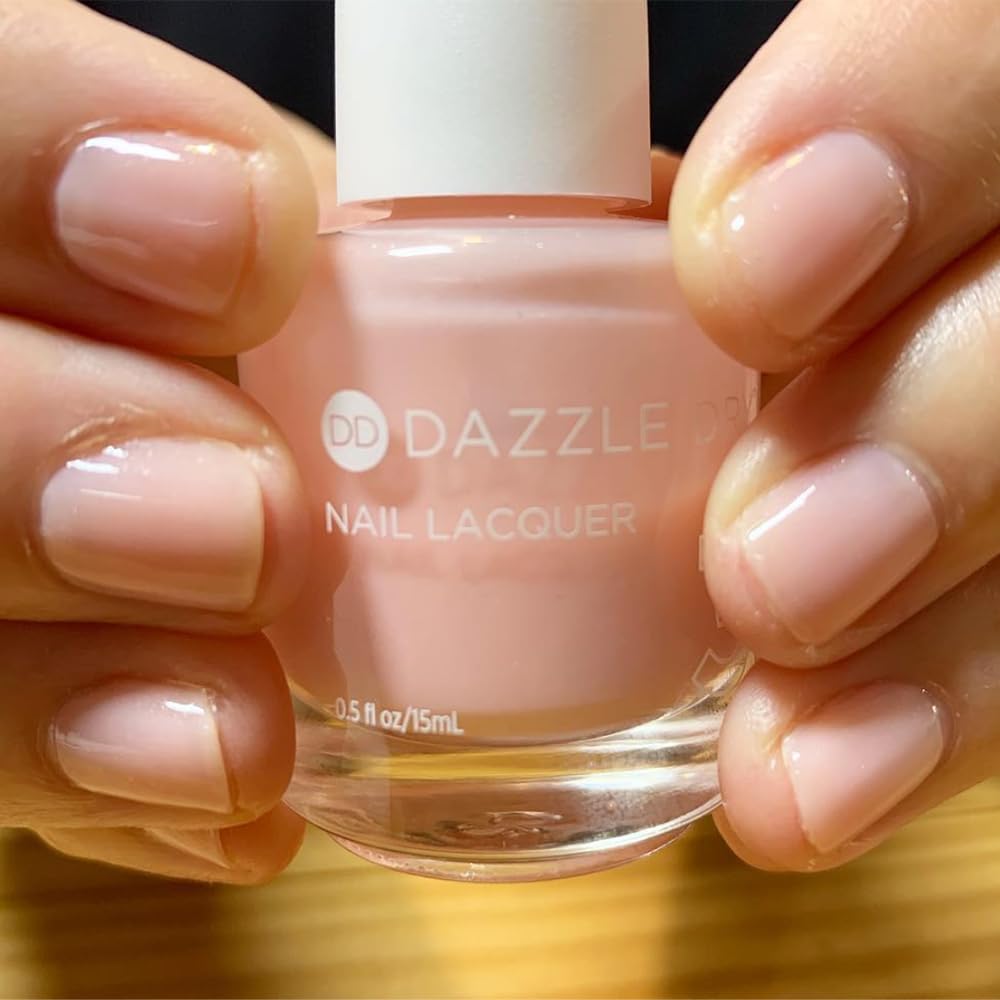 Secado en segundos con Dazzle Dry paso 3 para mani limpia.