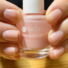 Secado en segundos con Dazzle Dry paso 3 para mani limpia.