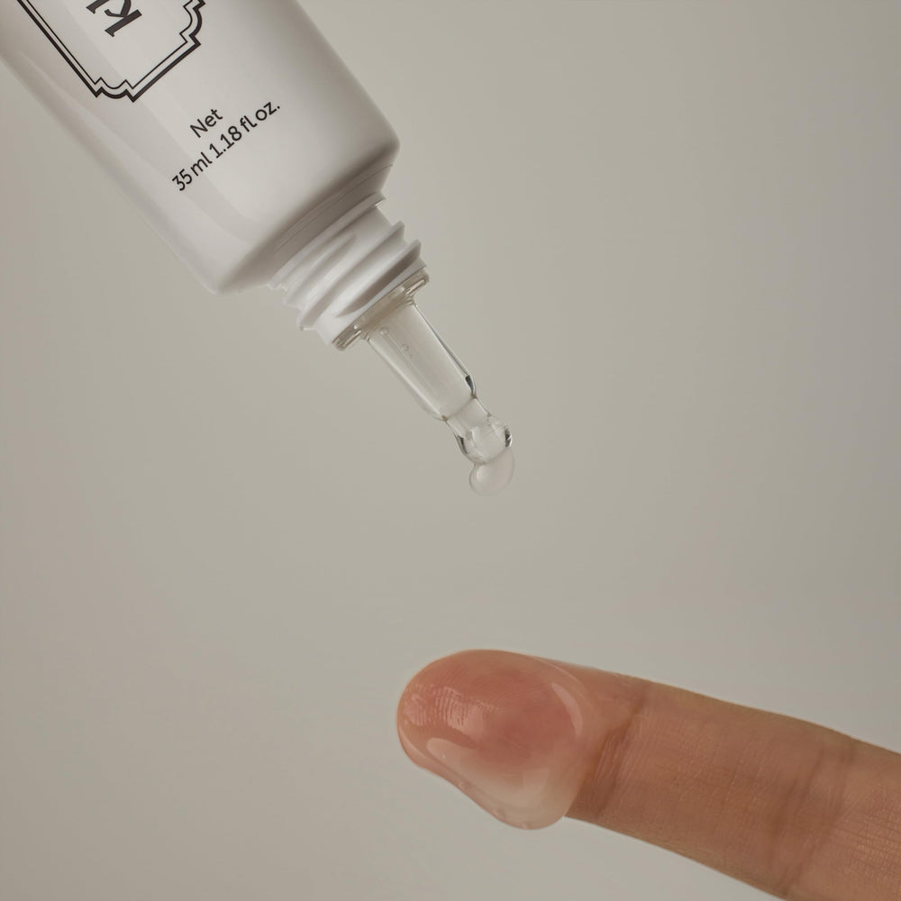 DearKlairs, cafeína y extracto de frijol rojo revitalizan la mirada